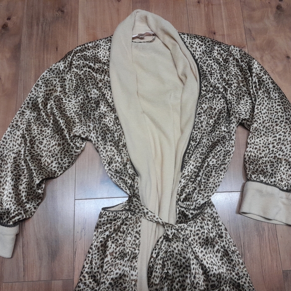 Victoria’s Secret Cheetah Animal Print Terry Cloth LinedBelted Robe Size XS - Picture 2 of 7